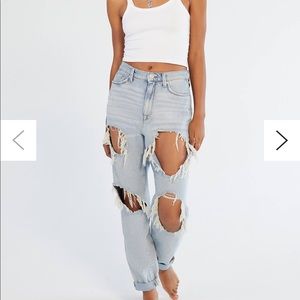 BDG || Super Distressed Mom Jeans || 24w